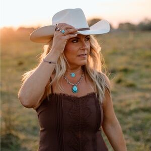 Meet your Posher, Brooke